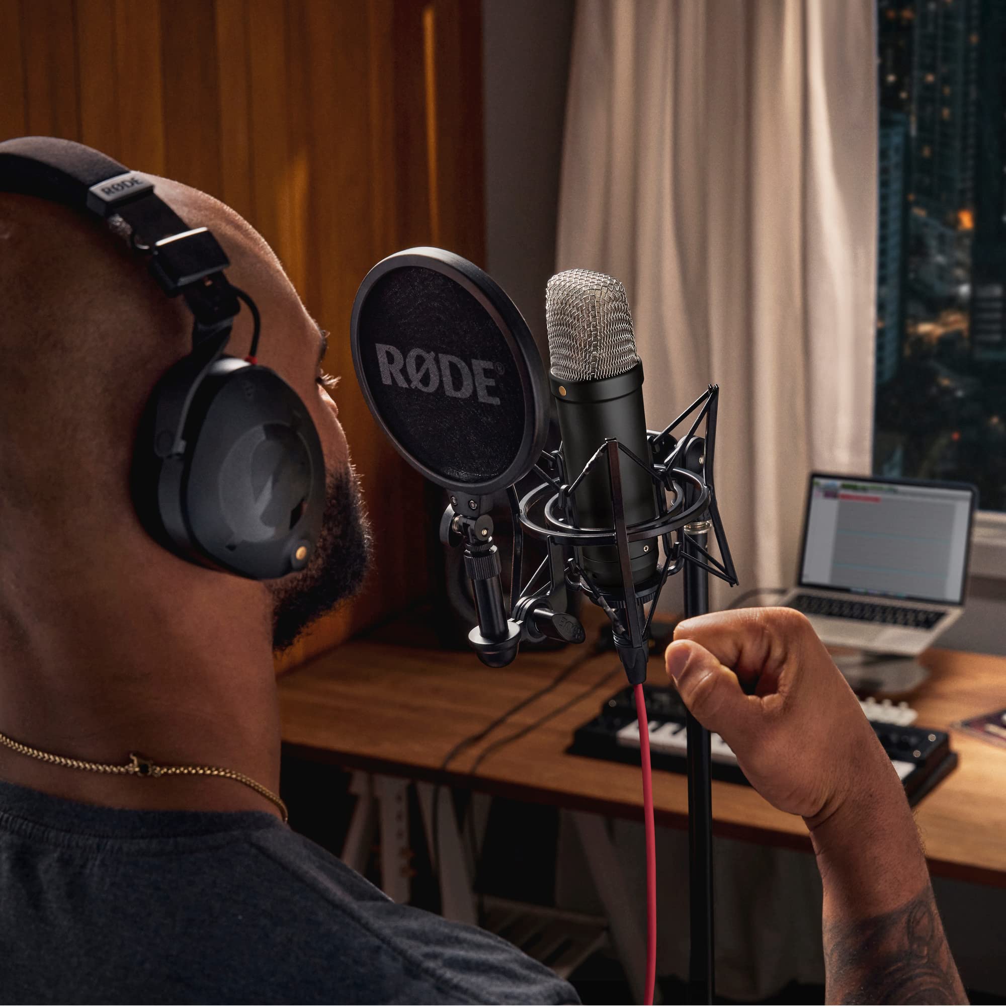 RØDE NT1 5th Gen Studio Condenser Microphone with XLR & USB, 32-bit Float Recording – Black