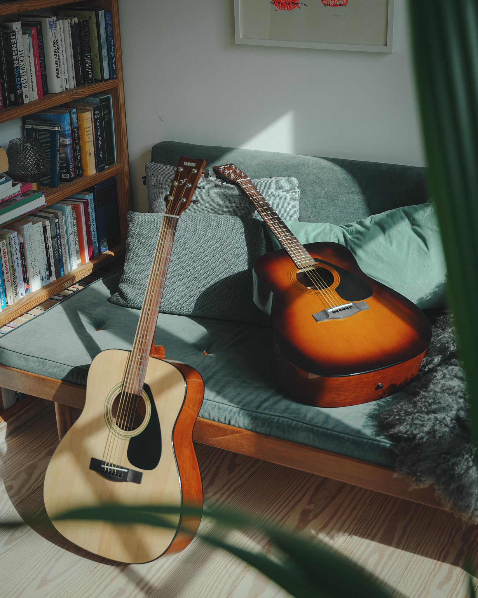 Yamaha F310 Full-Size Steel String Acoustic Guitar – Tobacco Brown Sunburst – Spruce Top & Rosewood Fingerboard
