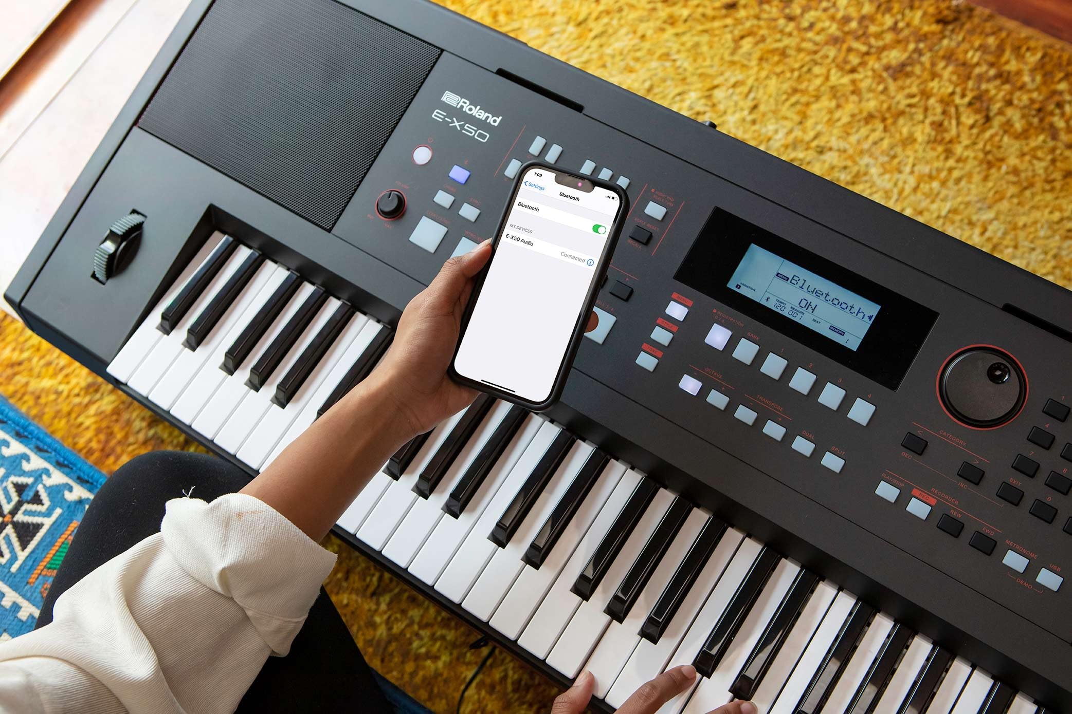 Roland E-X50 Electronic Arranger Keyboard – 61-Key Entertainment Keyboard with Stereo Speakers, Bluetooth, Mic Input and Auto-Accompaniment – Black